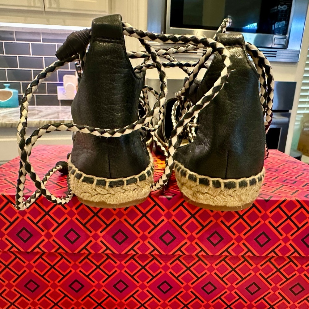 *SOLD* - Tory Burch Positano Lace-Up Flat Espadrilles - Bright Navy - Size… - Picture 4 of 7